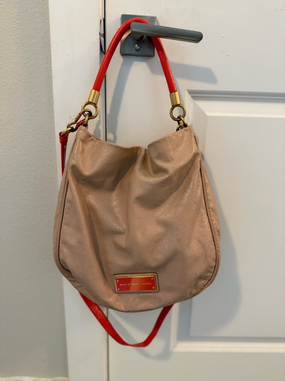 MARC JACOBS PATENT LEATHER TAUPE & ORANGE HOBO SHOULDER CROSSBODY BAG PURSE